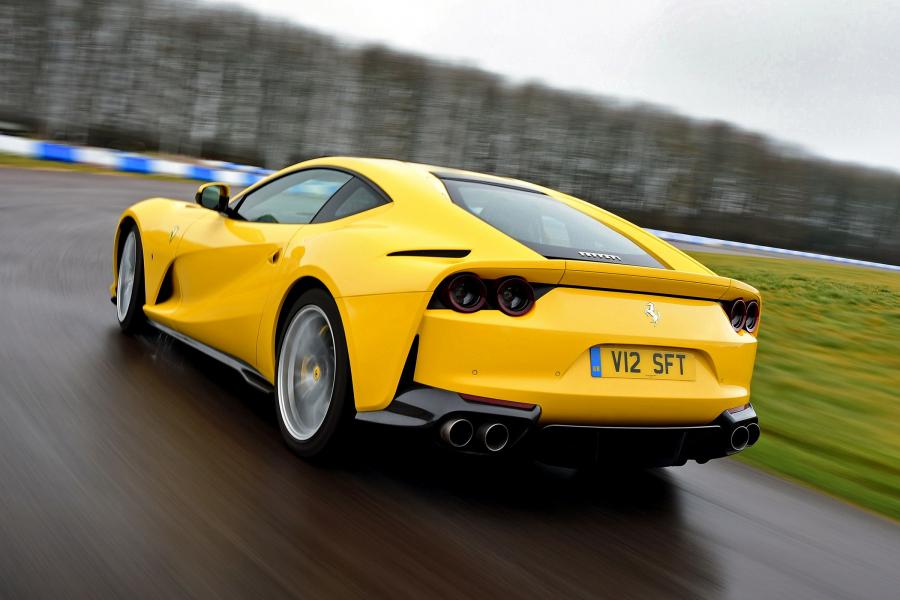  Ferrari 812 Superfast 2017 года  (UK) (фото 16 из 25)